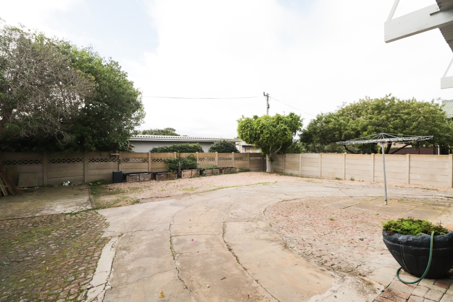4 Bedroom Property for Sale in Stilbaai Wes Western Cape